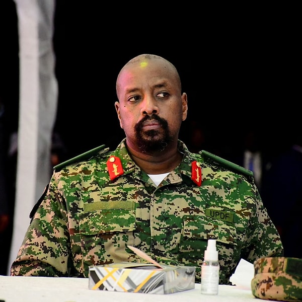 Uganda Ordu Sözcüsü Chris Magezi, ülkesinin Türkiye ile tüm askeri ilişkileri askıya aldığını duyurdu.