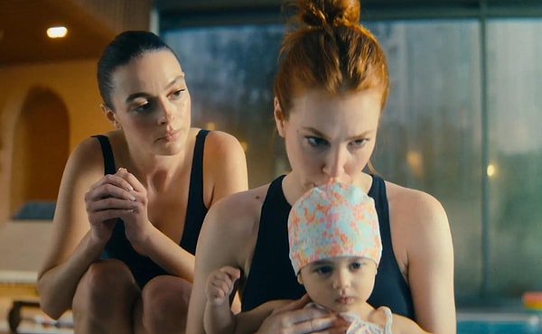 Dizi, yayınlandığı ilk haftada Netflix'in küresel Top 10 listesinde 75 ülkede yer buldu.