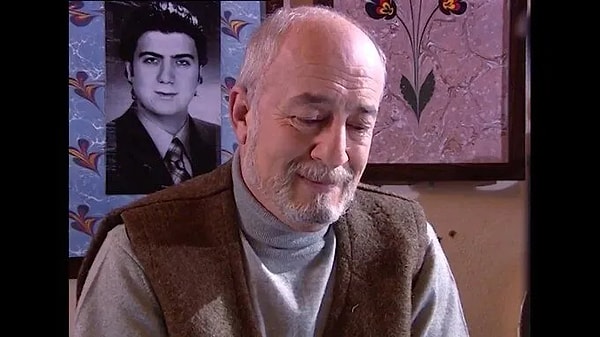Kurtlar Vadisi dizisinde Polat Alemdar'ın babası rolüyle milyonların sevgisini kazanan usta isim, yapımın başrol ve senaristliğini üstlenen Şaşmaz kardeşlere yönelik sitem dolu ifadeler kullandı.