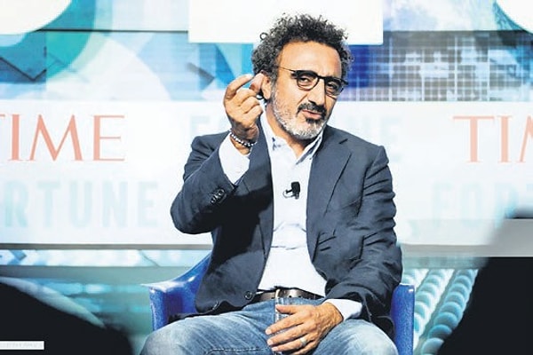 Hamdi Ulukaya, Erzincan'ın İliç ilçesinden ABD'ye gidip yoğurt fabrikasıyla dünyanın en zengin Türk'ü oldu.