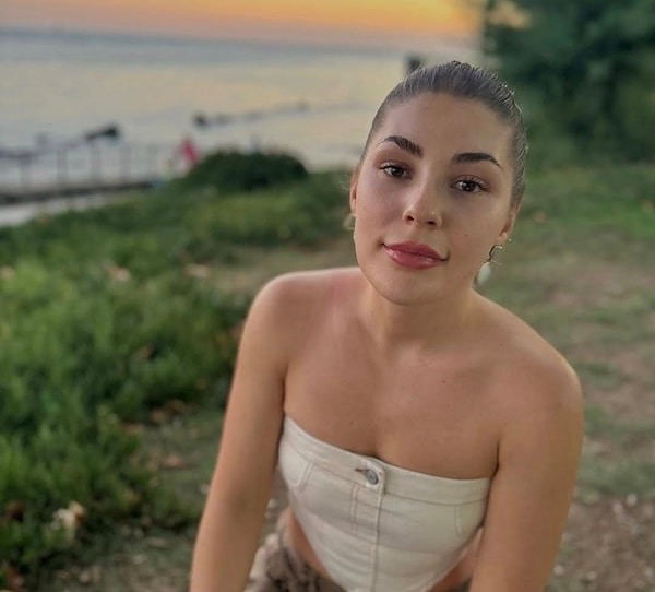 Buse Sinem İren, Koçari ailesine gelen kurnaz ve cana yakın karakter Huriye Varoğlu'na hayat verecek.