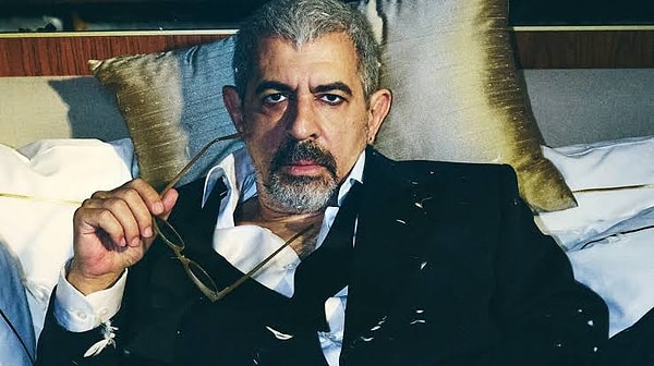 Bayülgen, Napolyon Bonapart ile Marquis de Sade'ın çatışmasını konu alan Skandal'ı Kasım'da sahneye taşıyacak.