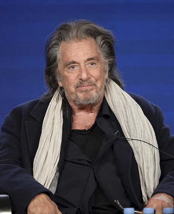 Sinema tarihinin en ikonik isimlerinden Al Pacino'yu uzun uzun anlatmaya aslında pek gerek yok. Kendisi 86 yaşında ve Hollywood denince akla gelen ilk birkaç isimden biri.