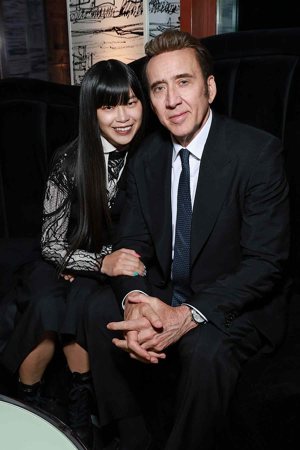 Çünkü Nicolas Cage bugüne kadar tam beş kez nikah masasına oturdu! Üstelik evliliklerinden biri yalnızca birkaç gün sürdü.