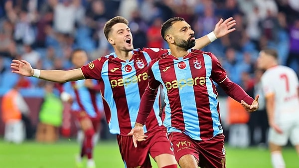 Trabzonspor, derbiyi 4-0 kazandı.