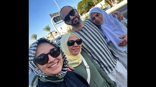 17 Şubat'ta yola çıkan dört kişilik aile, Mekke'de geçirdiği ilk günlerde Umre coşkusunu yaşadı.