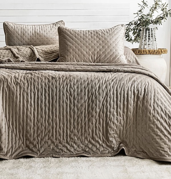 Elart Porto Flame çift kişilik kadife yatak örtüsü seti sepete özel 3.362 TL yerine net 1.664,19 TL!