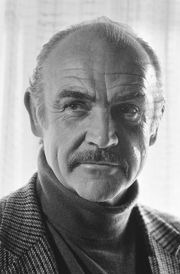 James Bond serisi, 1962 yılında Sean Connery'nin başrolünde olduğu Dr. No ile sinemaya girdi.