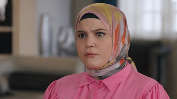 Kızılcık Şerbeti, beşinci sezonuyla ekrana dönerken önceki sezonun ardından yaşanan ayrılıklar da yeni hikayeye yansıdı.