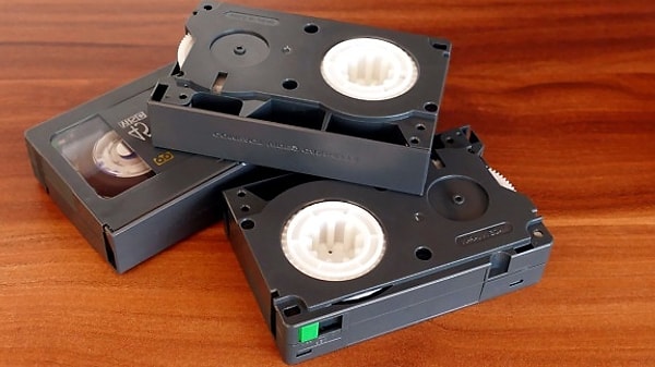2. Kurşun kalemle kaset sarmak müzik sevgimizin en büyülü sınavıydı.