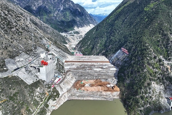 Dadu Nehir Yatağında Yükselen Dev Yapı Enerji Filosuna Katılıyor