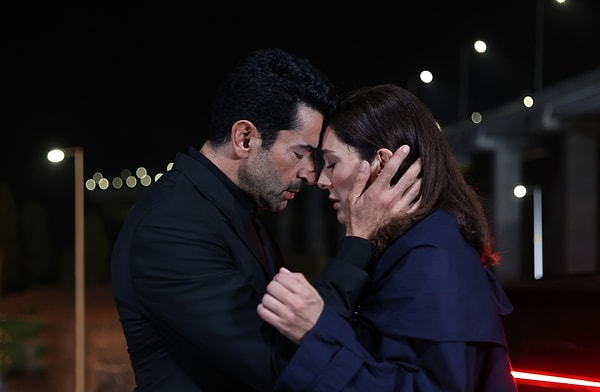 Bergüzar Korel ile Kenan İmirzalıoğlu'nun A.B.İ.'si reytingini yükseltmek zorunda.