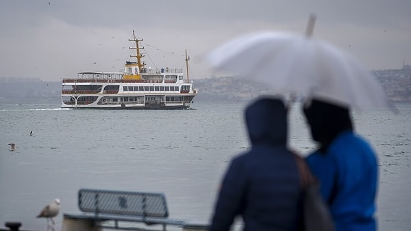 AKOM'dan Peş Peşe Uyarı: Rüzgar Saatte 60 Kilometreye Ulaşacak, Sağanak Çarşamba Gecesine Kadar Sürecek.