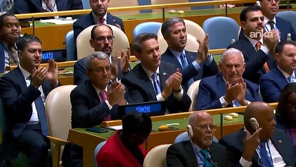 Cumhurbaşkanı ve AKP Genel Başkanı Recep Tayyip Erdoğan, Birleşmiş Milletler (BM) kürsüsünde yaptığı konuşmada Sezai Karakoç’un dizelerine yer verdi.