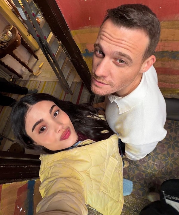 Magazin kulisleri bu kez Kerem Bürsin'in eski partneri Lizge Cömert'le aşk yaşadığı iddiasıyla kaynıyor! Üstelik ikilinin adı daha önce bambaşka bir nedenle yan yana gelmişti.
