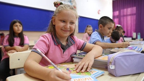 Ancak hiçbir okulda ders süresi kendiliğinden 30 dakikaya inmeyecek.
