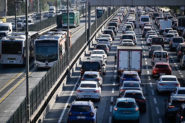 12 günlük kaybın bedeli sadece zaman değil: İstanbul trafiği yılda 10 milyar dolar yakıyor.