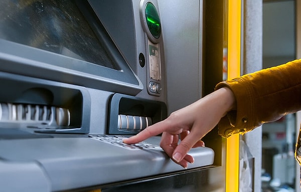 Türkiye'de karekod ağı ve ortak ATM altyapısı büyürken benzer dönüşüm ABD'den Hindistan'a pek çok ülkede sürüyor.
