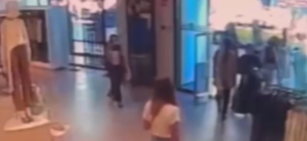Olay 17 Ağustos'ta yaşandı: 24 parça ürünle kapıya yönelen genç kadın, mağaza çalışanlarına çıkışta yakalandı.