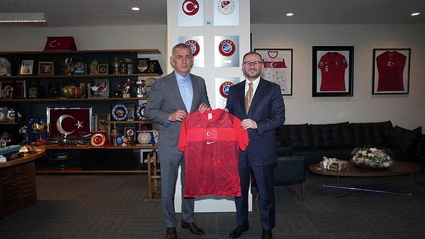 Amazon-Saran ortaklığının karşısında Turkcell de masaya oturmaya hazırlanıyor.