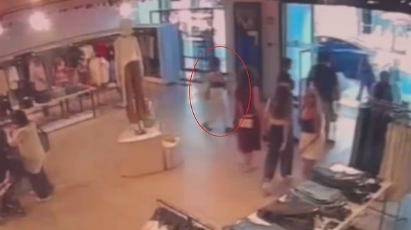 Olay, 17 Ağustos saat 13.40 sıralarında Nişantaşı'nda meydana geldi.