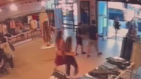 Polisin yaptığı incelemede Dem Sevinç K.’nin aynı mağazada daha önce de benzer bir olaya karıştığı belirlendi. Mağaza çalışanlarının o olayda şikayetçi olmadığı öğrenildi.