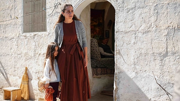 23 Eylül Çarşamba akşamının reyting sonuçları açıklandı. Sevdan Bir Ateş ile Aşk ve Taht'ın üçüncü bölümleri arasındaki reyting farkı dikkat çekti.