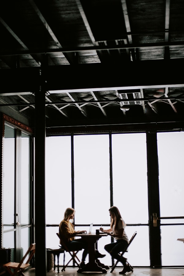 Duygularını, başarılarını ve biten ilişkilerini savunmaya ihtiyaç duymuyorlar