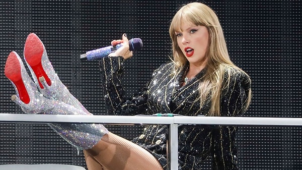1. Taylor Swift ile başlayalım! Kendi adını taşıyan ilk stüdyo albümü Taylor Swift hangi yıl yayımlandı?