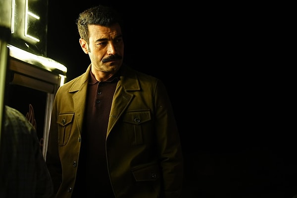 Dizi, #SevdanBirAteş etiketiyle 4 saat 55 dakika boyunca trend listesinin zirvesinde kaldı.