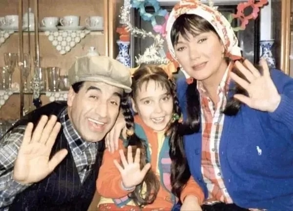 90'ların sonunda çocuk olanların "Köfteci Abbas" denildiğinde yüzünü hemen hatırlayacağı Yunus Bülbül, aslında hayatımıza Bücür Cadı'dan çok daha önce girmişti.