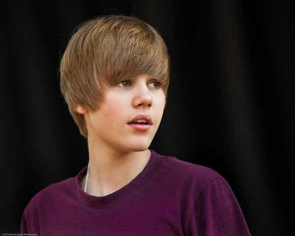 6. “Baby” dönemlerine ışınlanıyoruz! Justin Bieber'ın ilk stüdyo albümü My World 2.0 hangi yıl yayımlandı?