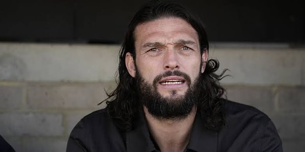 Olay 2021'de, Carroll'ın Newcastle United formasıyla çıktığı bir deplasman maçının ardından kendi evinde yaşandı.