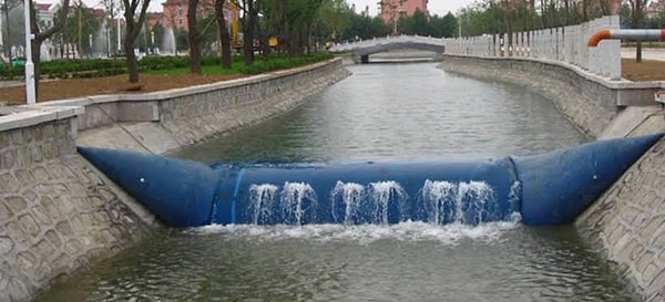 Proje, Luján Nehri'nin orta kesiminde taşkınları önlemek için yürütülen çalışmaların bir parçası.