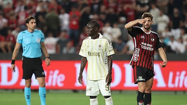 4. N'Golo Kanté, Dünya Kupası ve Şampiyonlar Ligi'ni kazandı.