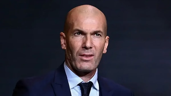 Zidane kitabı imzalamadan salondan ayrıldı.