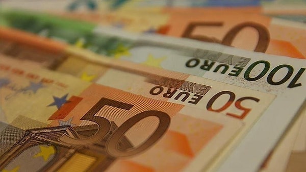 Tüm euro banknotlar baştan aşağı değişiyor.