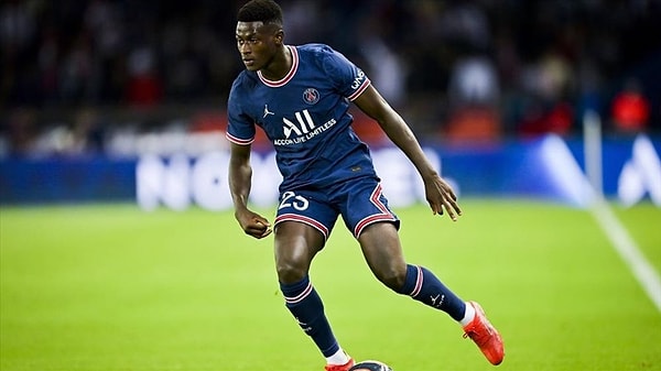 PSG'yle üst üste iki kez Avrupa şampiyonu olan Nuno Mendes, 24 yaşında sol bekin yeni ölçüsü sayılıyor