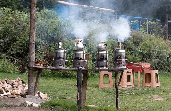 Demlenmiş çay oda sıcaklığında 8 saatten fazla bekletilmemeli