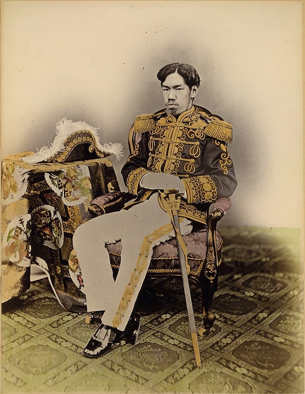 Yasağı 1872'de bizzat İmparator Meiji kaldırdı.