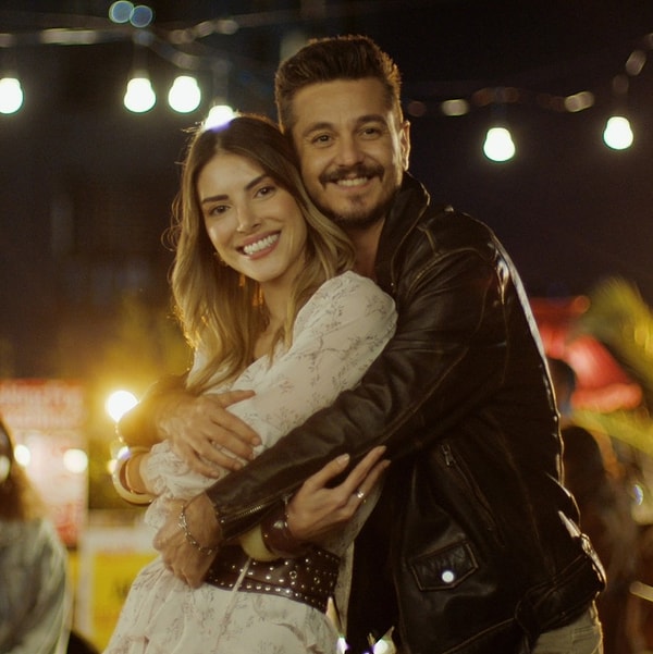 Kulislerde, anlaşmalı boşanmanın perde arkasında Deniz Baysal'ın yaptığı bir ödemenin olduğu konuşuluyor.