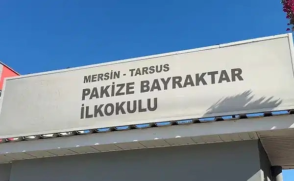 Tabancayı, okul bahçesindeki İstiklal Marşı töreninde görevli bir öğretmen fark etti.