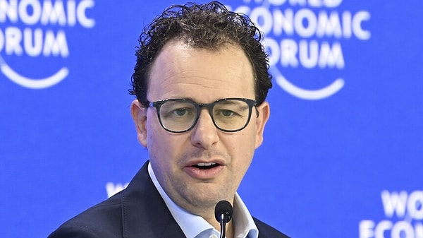 Tartışmayı alevlendiren isim ise Anthropic CEO'su Dario Amodei oldu.