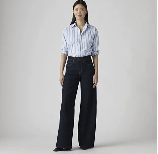 Levi's 728 yüksek bel geniş paça kadın jean pantolon ile kusursuz bacak boyu.