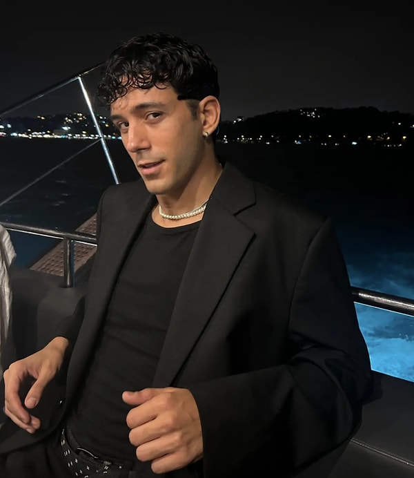 Oğuzhan Çiftçi'yi CRUSH'ın sahnesindeki enerjisiyle tanıdık.