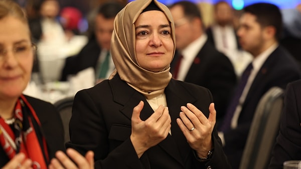 Fatma Betül Sayan Kaya kimdir