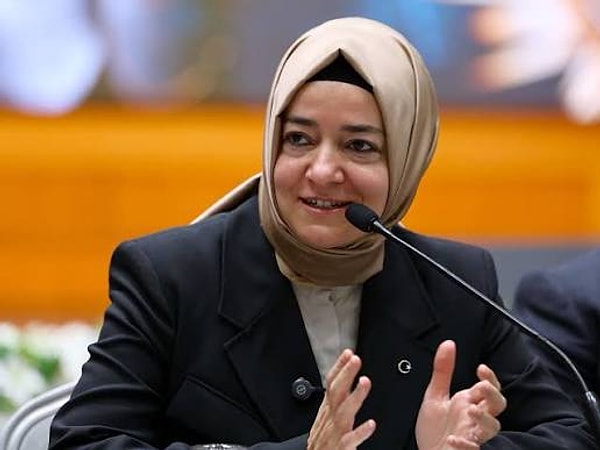 Fatma Betül Sayan Kaya eğitim