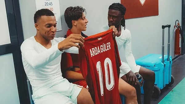 Mbappe ikinci kareyi de paylaştı.