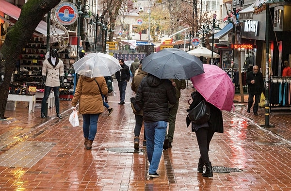 Meteoroloji Saat Verip Uyardı: Gece Saatlerine Dikkat!