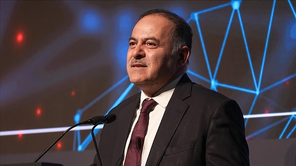 Kardeşi Ömer Fatih Sayan, 8 yıl Ulaştırma ve Altyapı Bakan Yardımcılığı yaptıktan sonra Temmuz 2026'da EPDK Kurul Üyesi oldu.